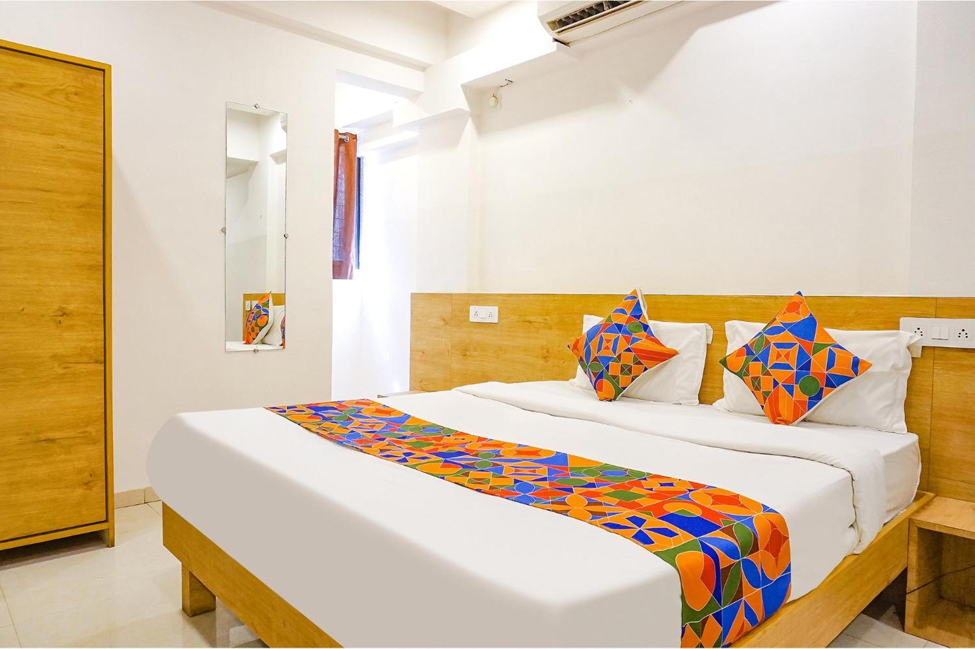Fabhotel Saffron Inn I - Nr Darshan Museum Púna Kültér fotó