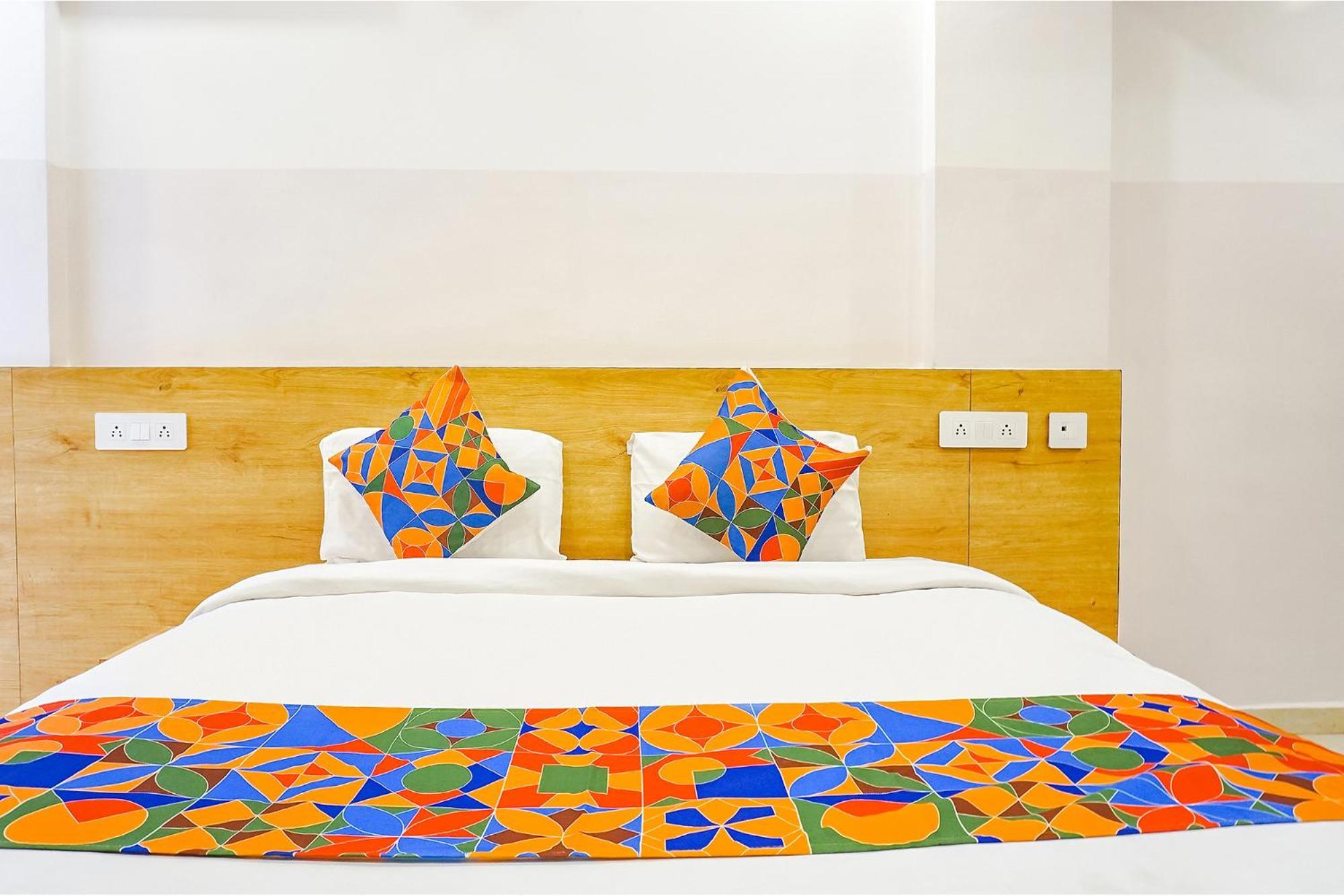 Fabhotel Saffron Inn I - Nr Darshan Museum Púna Kültér fotó