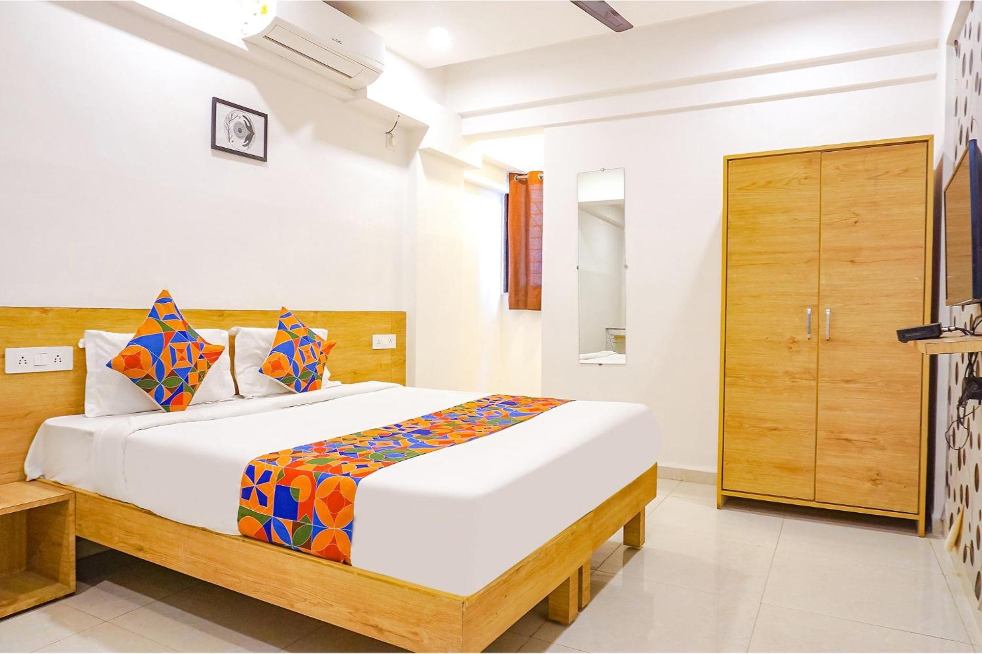 Fabhotel Saffron Inn I - Nr Darshan Museum Púna Kültér fotó